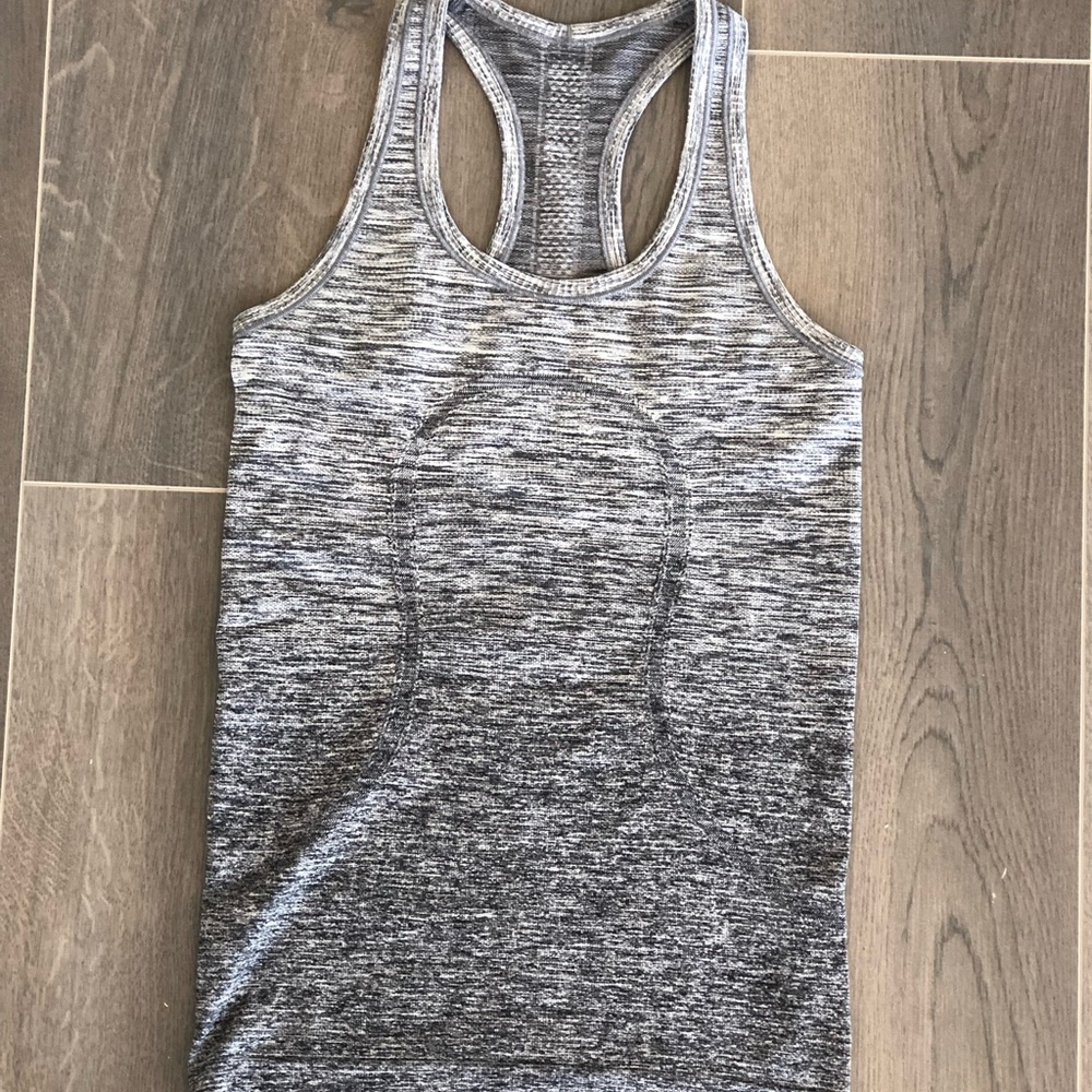 Lululemon Tank Top in Women’s size 4